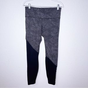 Lululemon peloton black leggings dash print size 10